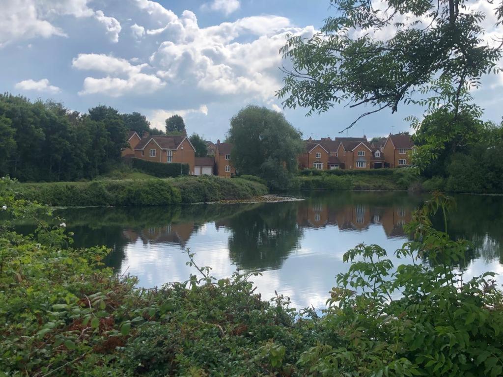 Dease Manor Appartement Higham Ferrers Buitenkant foto